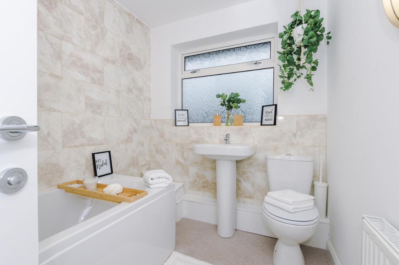 Welcoming 3 Bed Home, 10 Mins From Chester Races And Zoo Saughall Buitenkant foto