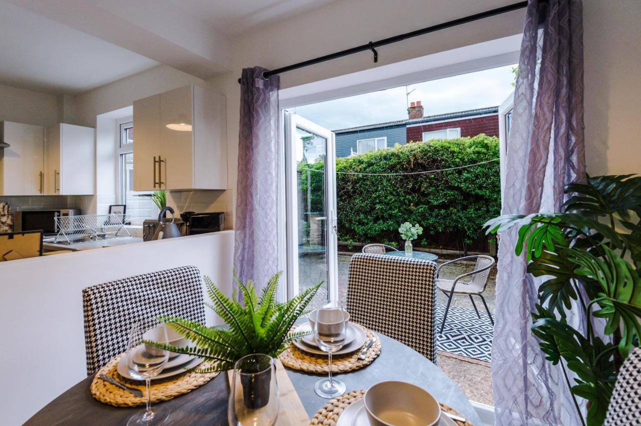 Welcoming 3 Bed Home, 10 Mins From Chester Races And Zoo Saughall Buitenkant foto